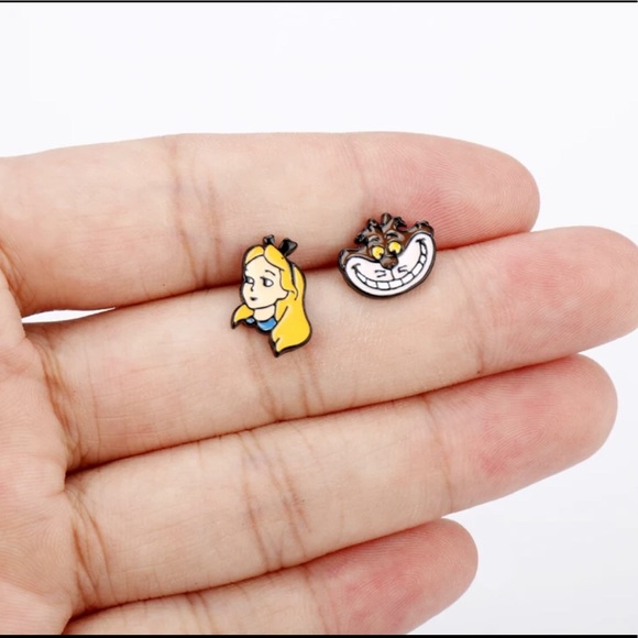 DISNEY MISMATCH ALICE IN WONDERLAND STUD EARRINGS - Picture 2 of 2